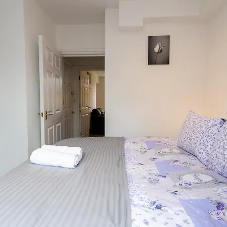 October Disc - Long - Contractors Apartman *